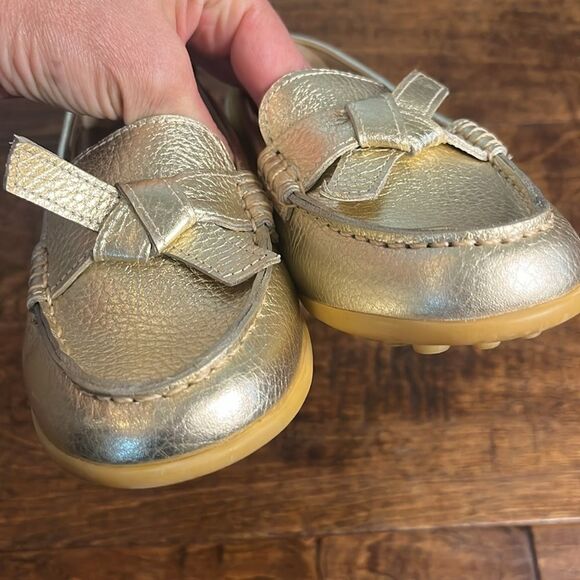 Elephantito Metallic Gold Pebbled Leather Girls Bow Moccasin, size 4 - Picture 7 of 8
